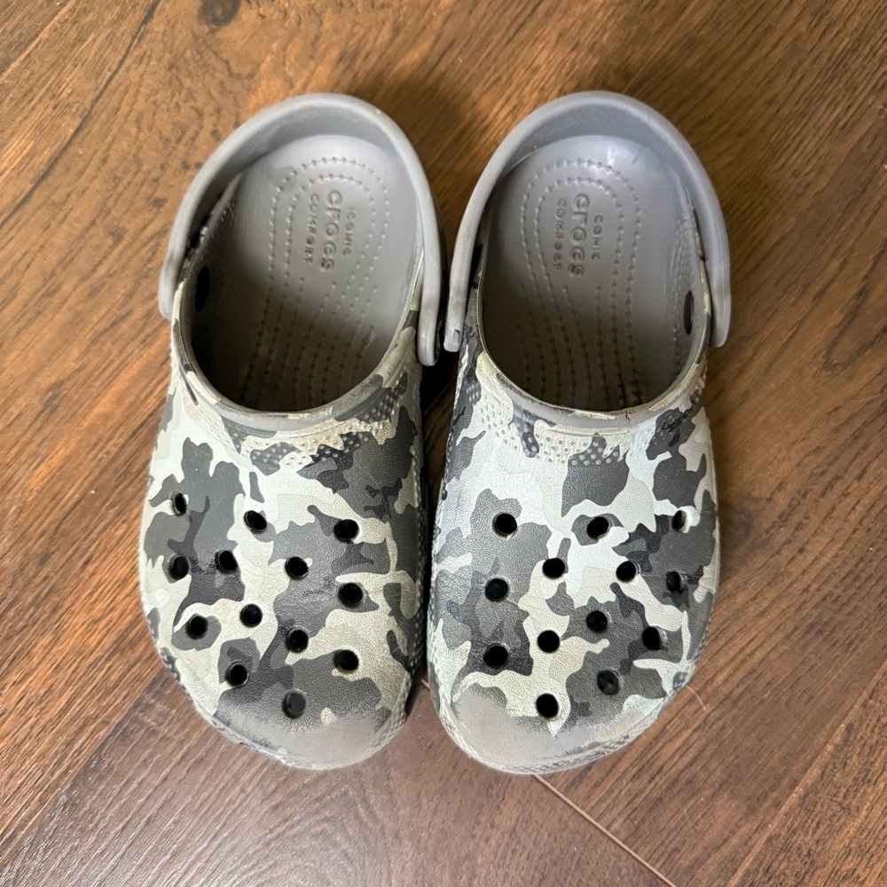 CROCS Kids Gray Camouflage Clogs